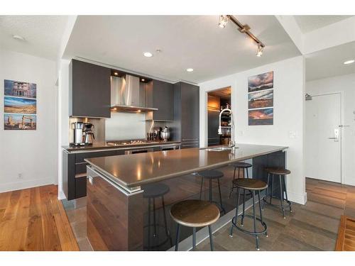 1806-433 11 Avenue Se, Calgary, AB - Indoor Photo Showing Kitchen