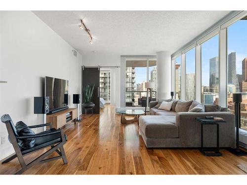 1806-433 11 Avenue Se, Calgary, AB - Indoor Photo Showing Living Room