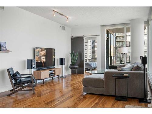 1806-433 11 Avenue Se, Calgary, AB - Indoor Photo Showing Living Room