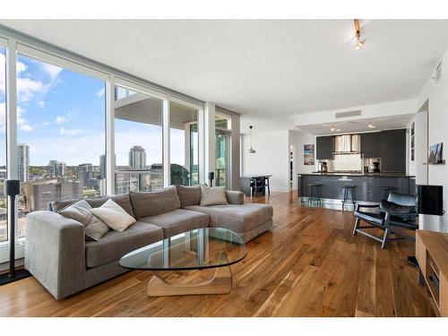 1806-433 11 Avenue Se, Calgary, AB - Indoor Photo Showing Living Room