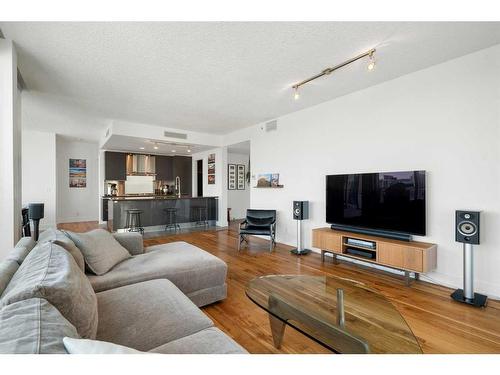 1806-433 11 Avenue Se, Calgary, AB - Indoor Photo Showing Living Room
