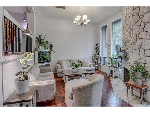 43-10401 19 Street Sw, Calgary, AB - Indoor Photo Showing Living Room