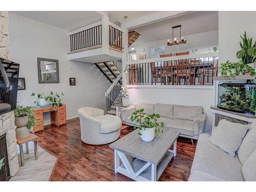 43-10401 19 Street Sw, Calgary, AB - Indoor Photo Showing Living Room