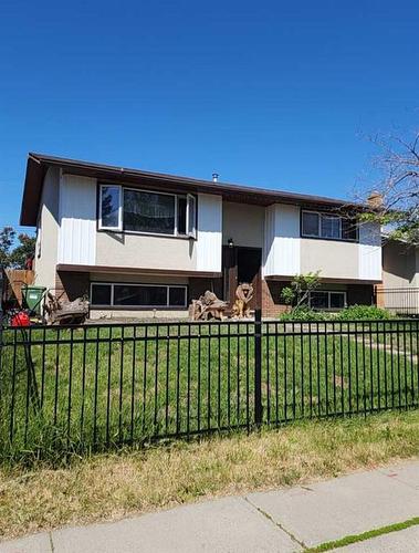 372 Penswood Way Se, Calgary, AB - Outdoor