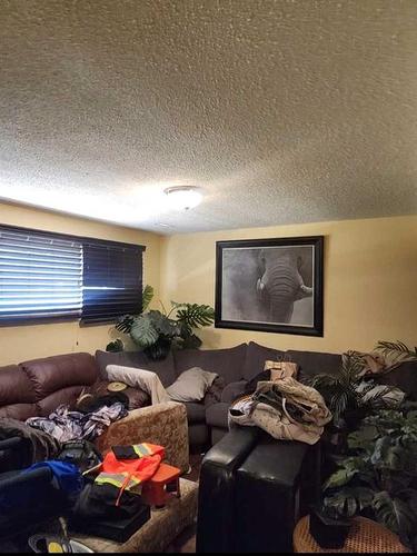 372 Penswood Way Se, Calgary, AB - Indoor Photo Showing Other Room