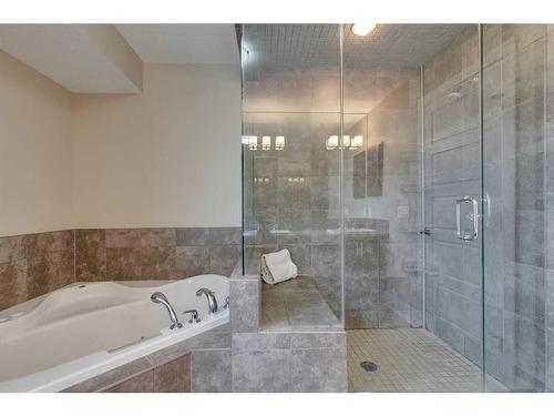710 23 Avenue Nw, Calgary, AB - Indoor Photo Showing Bathroom