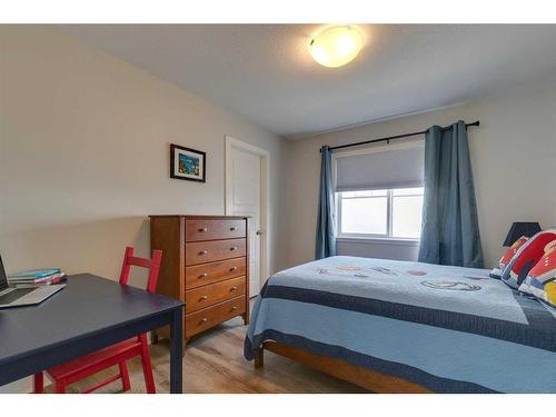 710 23 Avenue Nw, Calgary, AB - Indoor Photo Showing Bedroom