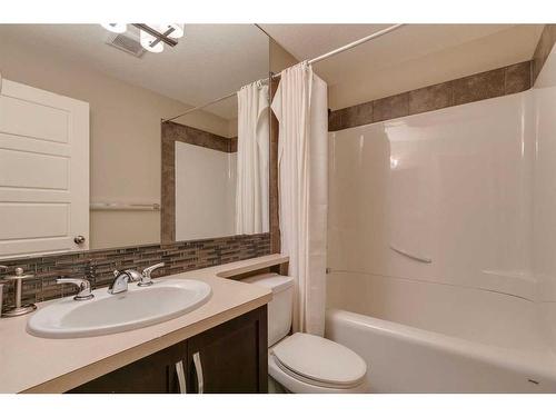 710 23 Avenue Nw, Calgary, AB - Indoor Photo Showing Bathroom