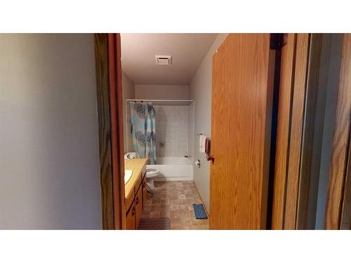 D-12 Manning Street, Red Deer, AB - Indoor Photo Showing Bathroom