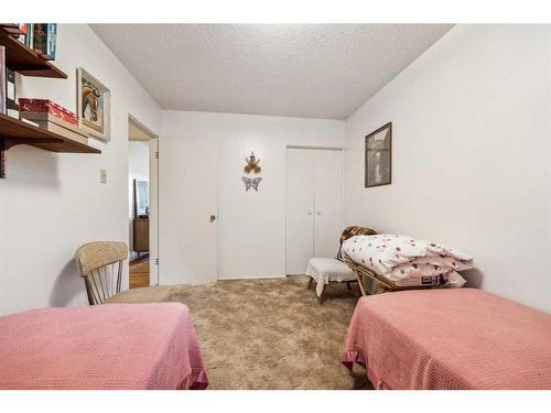 10228 Maple Brook Place Se, Calgary, AB - Indoor Photo Showing Bedroom