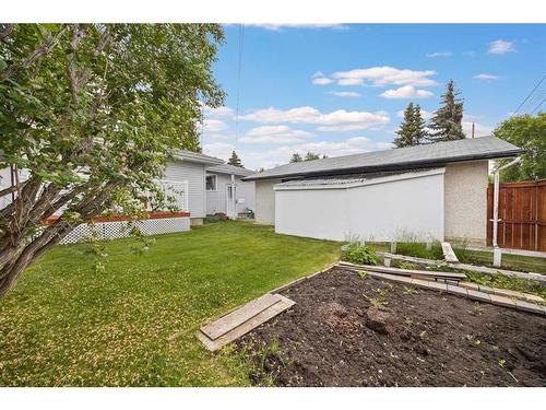 10228 Maple Brook Place Se, Calgary, AB - Outdoor