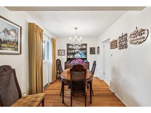 10228 Maple Brook Place Se, Calgary, AB - Indoor Photo Showing Dining Room