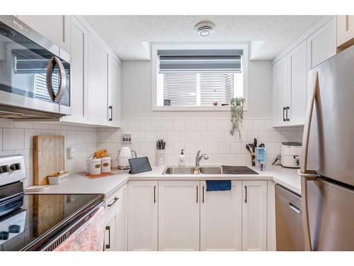 95 Sage Hill Lane Nw, Calgary, AB - Indoor Photo Showing Kitchen With Double Sink