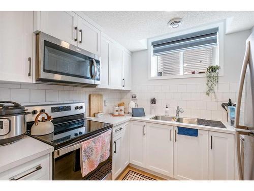 95 Sage Hill Lane Nw, Calgary, AB - Indoor Photo Showing Kitchen With Double Sink With Upgraded Kitchen