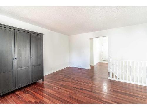 427 Brookpark Drive Sw, Calgary, AB - Indoor Photo Showing Other Room