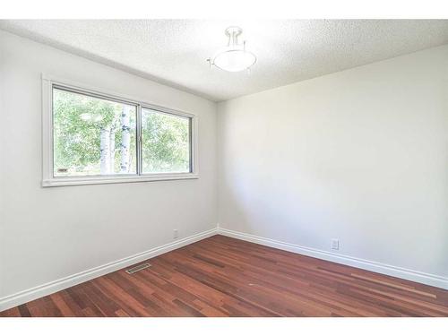 427 Brookpark Drive Sw, Calgary, AB - Indoor Photo Showing Other Room