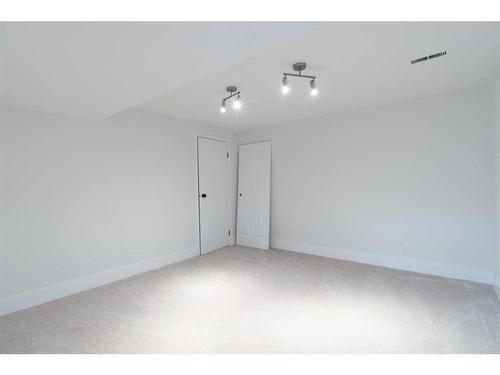 427 Brookpark Drive Sw, Calgary, AB - Indoor Photo Showing Other Room