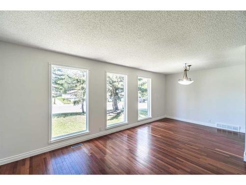 427 Brookpark Drive Sw, Calgary, AB - Indoor Photo Showing Other Room