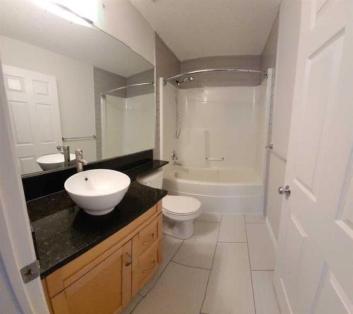 4309-70 Panamount Drive Nw, Calgary, AB - Indoor Photo Showing Bathroom