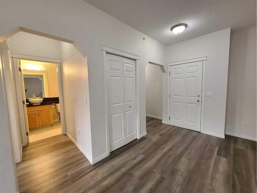4309-70 Panamount Drive Nw, Calgary, AB - Indoor Photo Showing Other Room