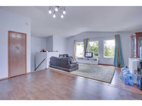 184 Upland Boulevard West, Brooks, AB - Indoor Photo Showing Living Room