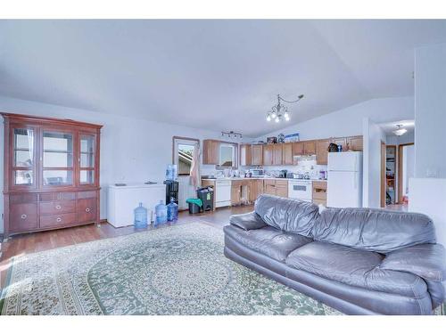 184 Upland Boulevard West, Brooks, AB - Indoor Photo Showing Living Room