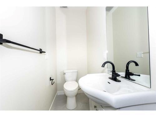 211 Sherwood Lane Nw, Calgary, AB - Indoor Photo Showing Bathroom
