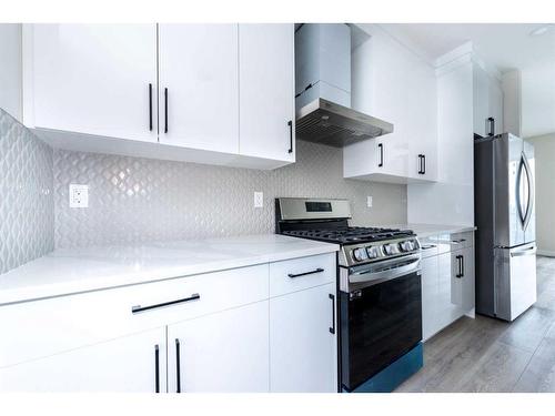 211 Sherwood Lane Nw, Calgary, AB - Indoor Photo Showing Kitchen With Upgraded Kitchen
