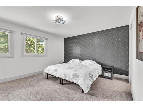 655 Wilderness Drive Se, Calgary, AB - Indoor Photo Showing Bedroom