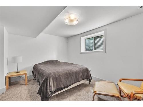 655 Wilderness Drive Se, Calgary, AB - Indoor Photo Showing Bedroom