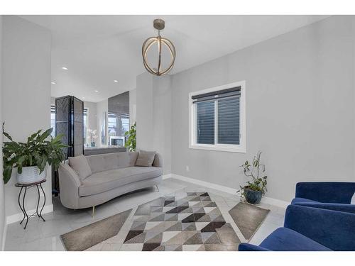 233 Crestmont Drive Sw, Calgary, AB - Indoor Photo Showing Living Room