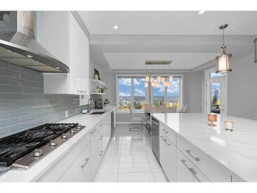 233 Crestmont Drive Sw, Calgary, AB - Indoor Photo Showing Kitchen With Upgraded Kitchen