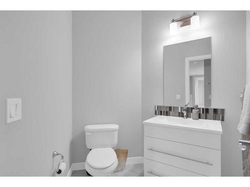 233 Crestmont Drive Sw, Calgary, AB - Indoor Photo Showing Bathroom