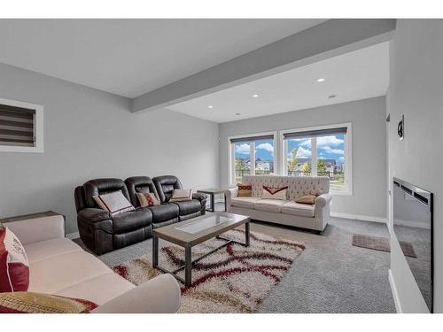 233 Crestmont Drive Sw, Calgary, AB - Indoor Photo Showing Living Room