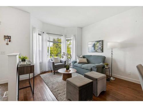 185 Citadel Drive Nw, Calgary, AB - Indoor Photo Showing Living Room