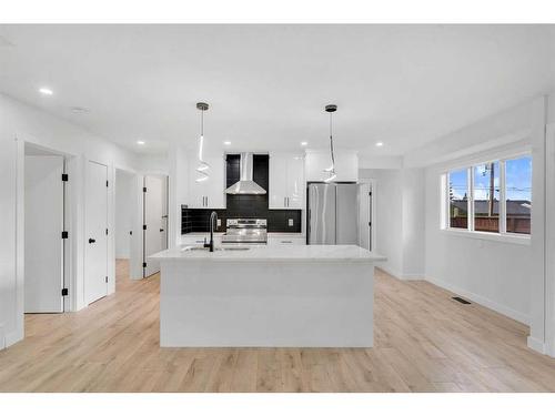 4932 Marlborough Drive Ne, Calgary, AB - Indoor Photo Showing Kitchen With Upgraded Kitchen