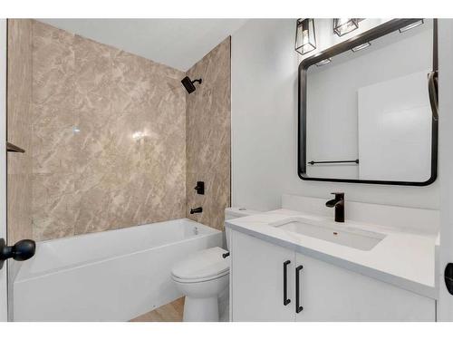 4932 Marlborough Drive Ne, Calgary, AB - Indoor Photo Showing Bathroom