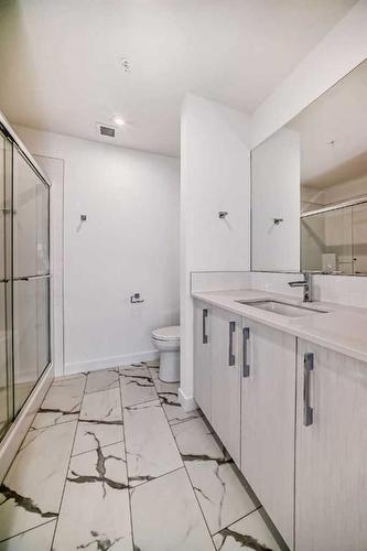 2211-681 Savanna Boulevard Ne, Calgary, AB - Indoor Photo Showing Bathroom