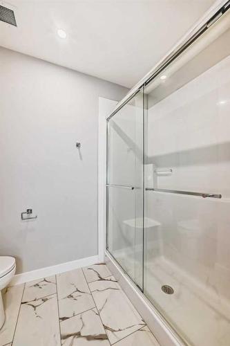 2219-681 Savanna Boulevard, Calgary, AB - Indoor Photo Showing Bathroom