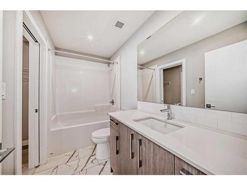 2219-681 Savanna Boulevard, Calgary, AB - Indoor Photo Showing Bathroom