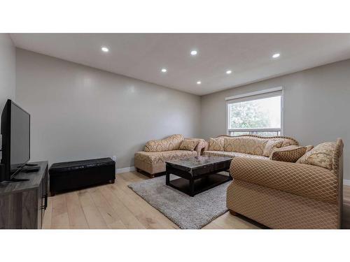 72 Falton Close Ne, Calgary, AB - Indoor