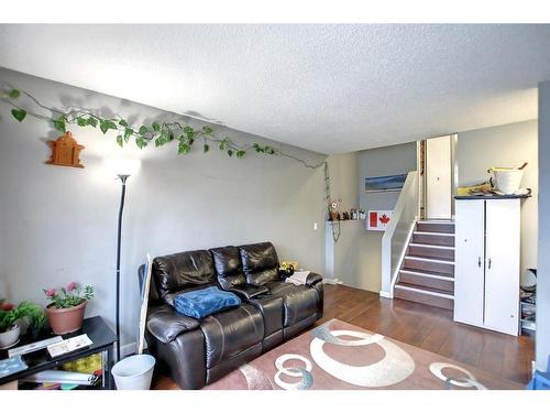 144 Whitmire Road Ne, Calgary, AB - Indoor Photo Showing Living Room