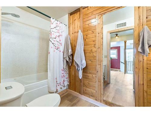 411 1A Avenue Sw, Diamond Valley, AB - Indoor Photo Showing Bathroom