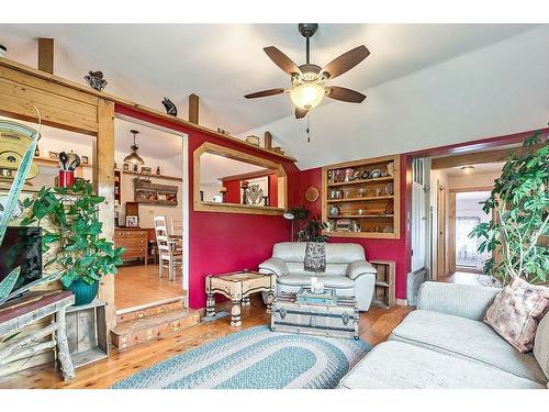 411 1A Avenue Sw, Diamond Valley, AB - Indoor Photo Showing Living Room