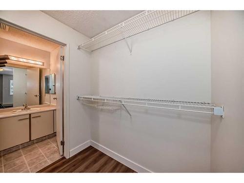 12-2712 Edenwold Heights Nw, Calgary, AB - Indoor With Storage