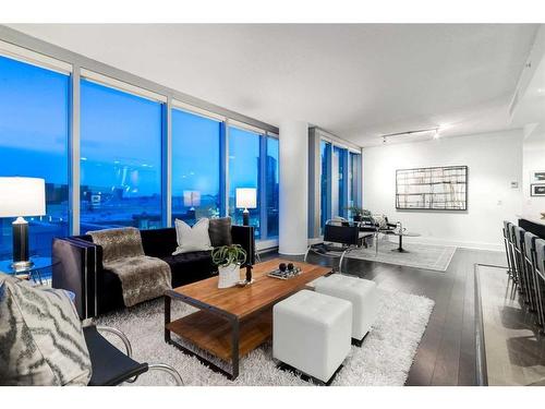 703-433 11 Avenue Se, Calgary, AB - Indoor Photo Showing Living Room