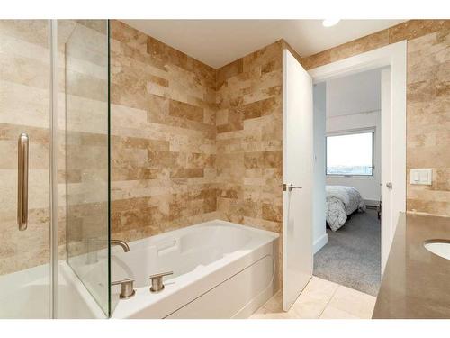 703-433 11 Avenue Se, Calgary, AB - Indoor Photo Showing Bathroom