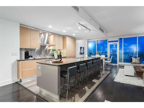 703-433 11 Avenue Se, Calgary, AB - Indoor Photo Showing Kitchen