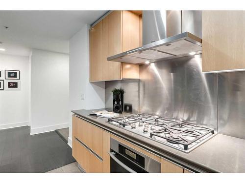 703-433 11 Avenue Se, Calgary, AB - Indoor Photo Showing Kitchen