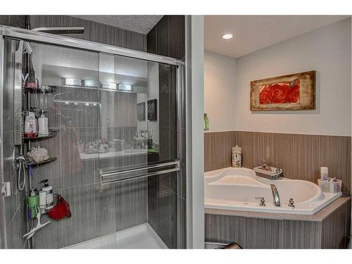 182 Sherwood Mount Nw, Calgary, AB - Indoor Photo Showing Bathroom